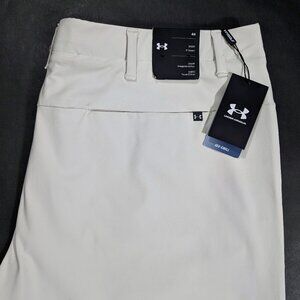 $80 Under Armour UA Iso-Chill Light Ivory Golf Shorts Mens Size 44